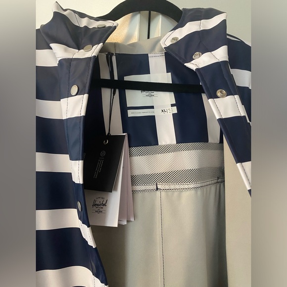 Herschel “Rainwear parka - border stripe peacoat” - Picture 3 of 9